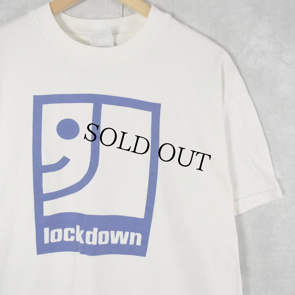 画像1: 【お客様お支払処理中】"lockdown" グッドウィルロゴパロディ プリントTシャツ XL (1)