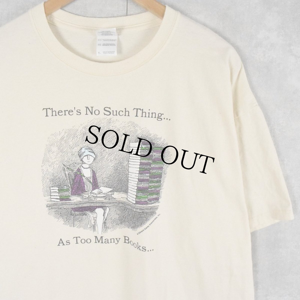 画像1: Edward Gorey "There's No Such Thing...As Too Many Books..." イラストTシャツ XL (1)