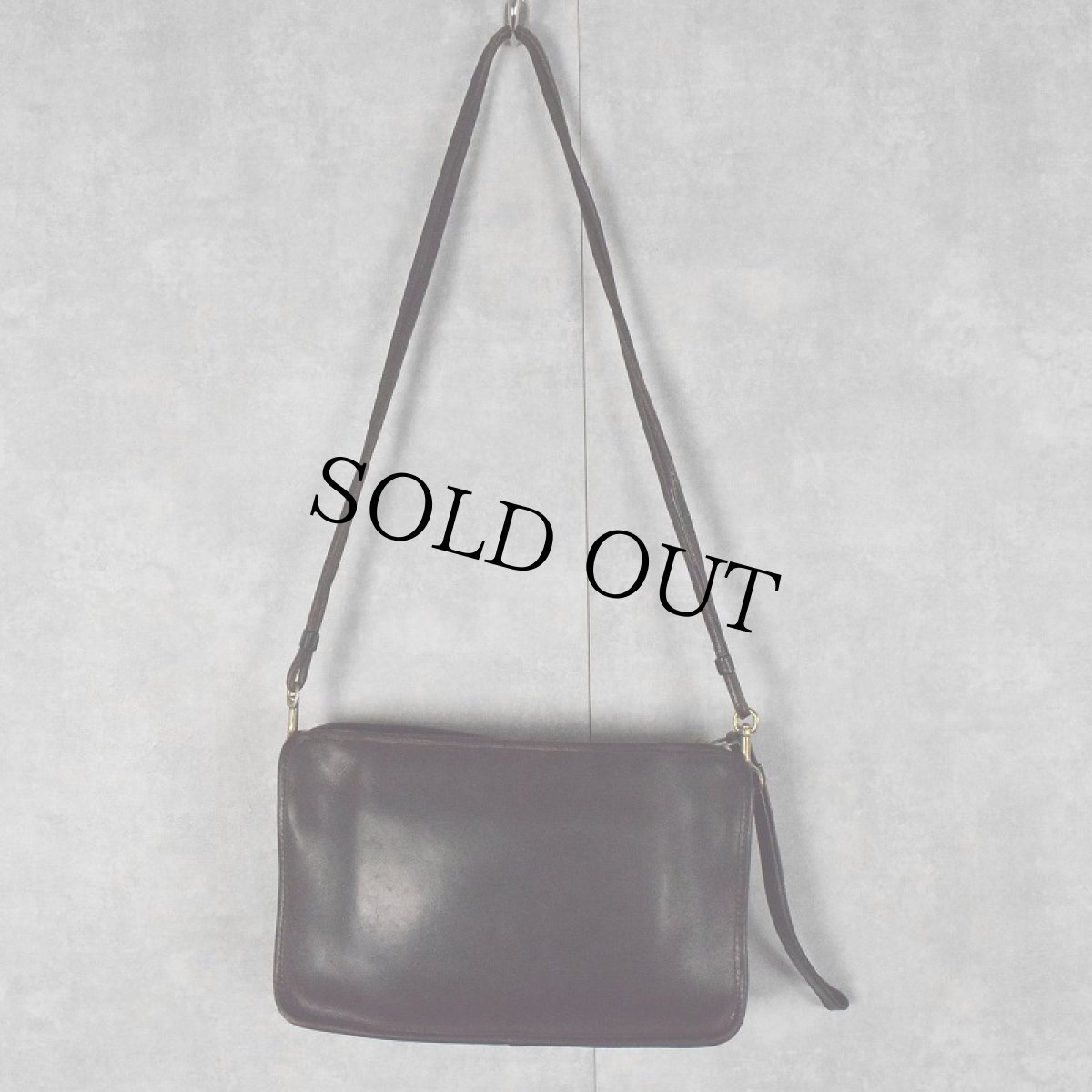 画像2: 60〜70's COACH USA製 レザーショルダーバッグ BROWN (2)