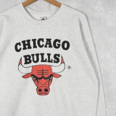 画像1: 90's CHICAGO BULLS USA製 NBAチーム プリントラグランスウェット XL (1)