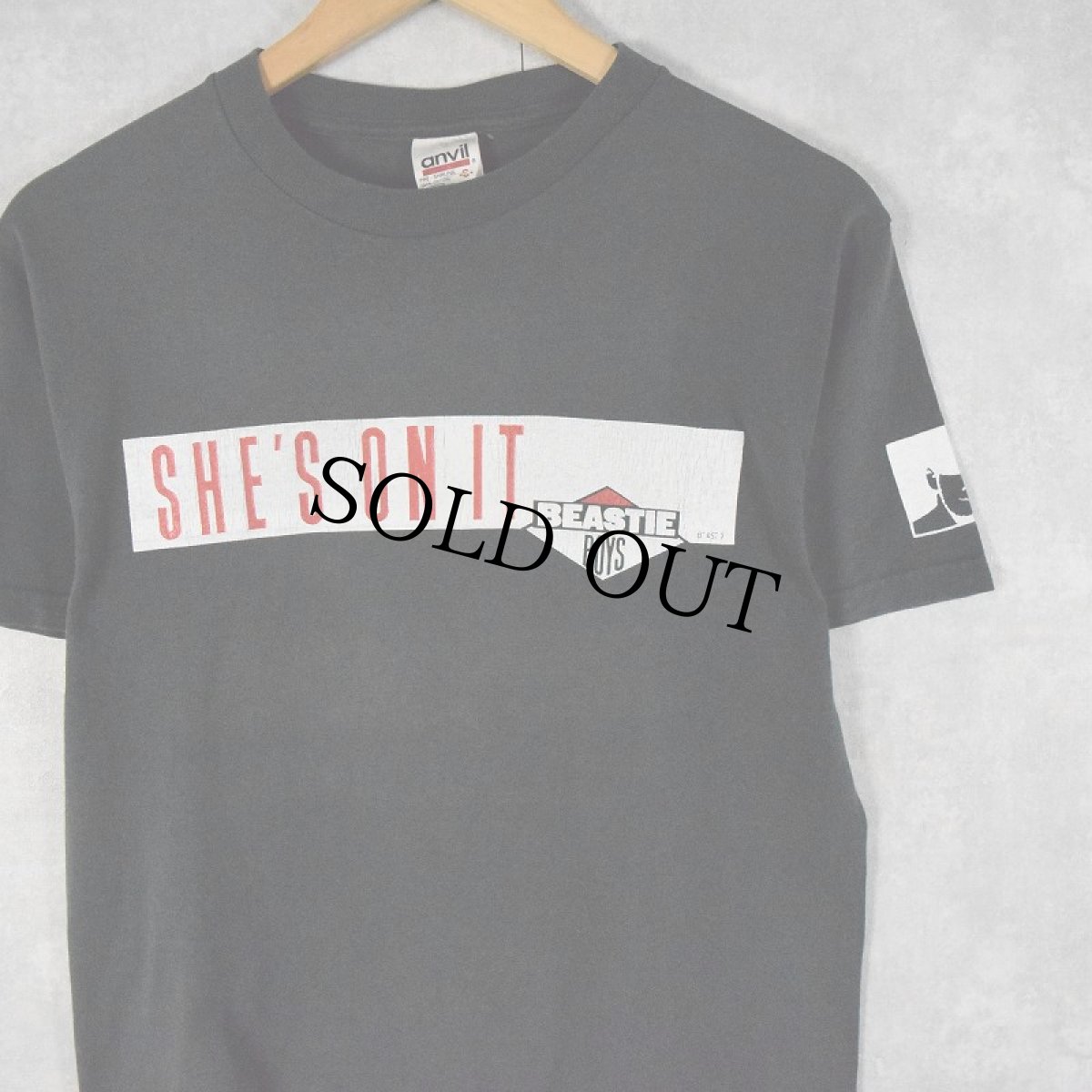 画像2: 90's BEASTIE BOYS "SHE'S ON IT" ヒップホップTシャツ S (2)