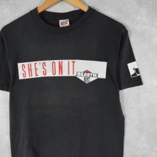 画像2: 90's BEASTIE BOYS "SHE'S ON IT" ヒップホップTシャツ S (2)