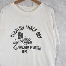画像1: 【SALE】 80's "SCRATCH ANKLE DAY" プリントフットボールTシャツ (1)