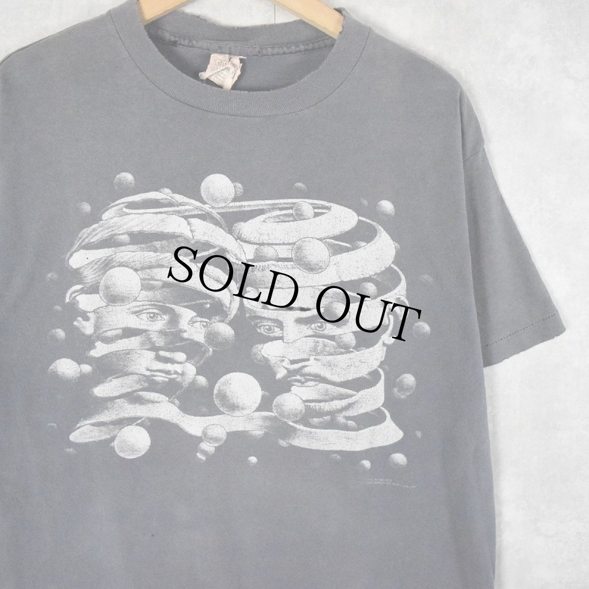 画像1: 90's M.C.Escher USA製 "婚姻の絆" アートプリントTシャツ L (1)