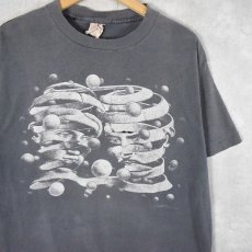 画像1: 90's M.C.Escher USA製 "婚姻の絆" アートプリントTシャツ L (1)