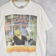 画像1: 90's Kermit USA製 "TOO LATE with Kermit Letterfrog" キャラクタープリントTシャツ L (1)