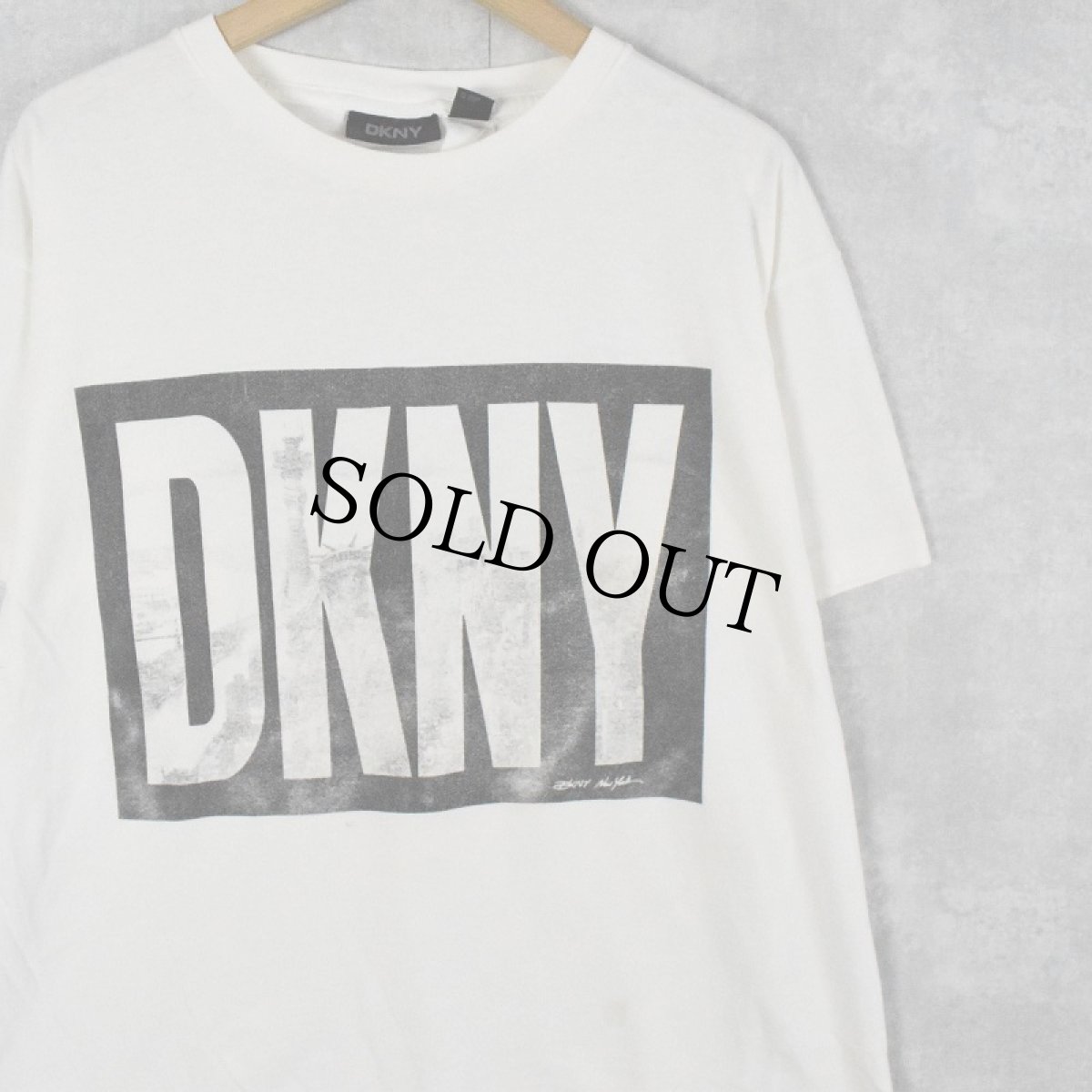 画像1: 90's DKNY ロゴプリントTシャツ S (1)