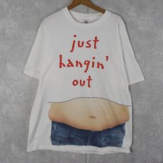 画像1: "just hangin' out" シュールイラストTシャツ XL (1)
