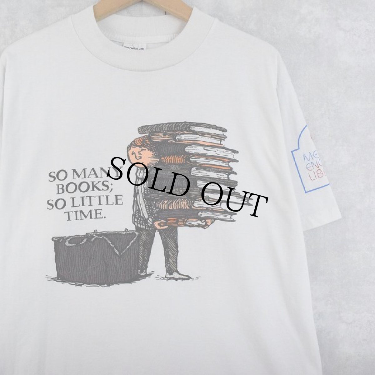 画像1: Edward Gorey "SO MANY BOOKS; SO LITTLE TIME." キャラクタープリントTシャツ (1)