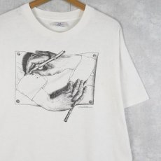 画像1: 90's M.C.Escher USA製 "描く手" 騙し絵アート プリントTシャツ L (1)