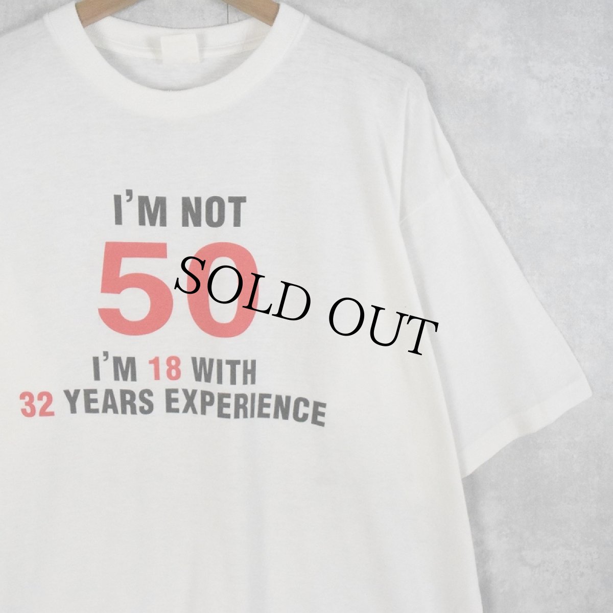 画像1: 90's "I'M NOT 50 I'M 18 WITH 32 YEARS EXPERIECE" ジョークプリントTシャツ (1)