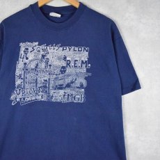 画像1: 90's "FLAT DUO JETS, R.E.M, PYLON..." アーティストイラストプリントTシャツ XL (1)