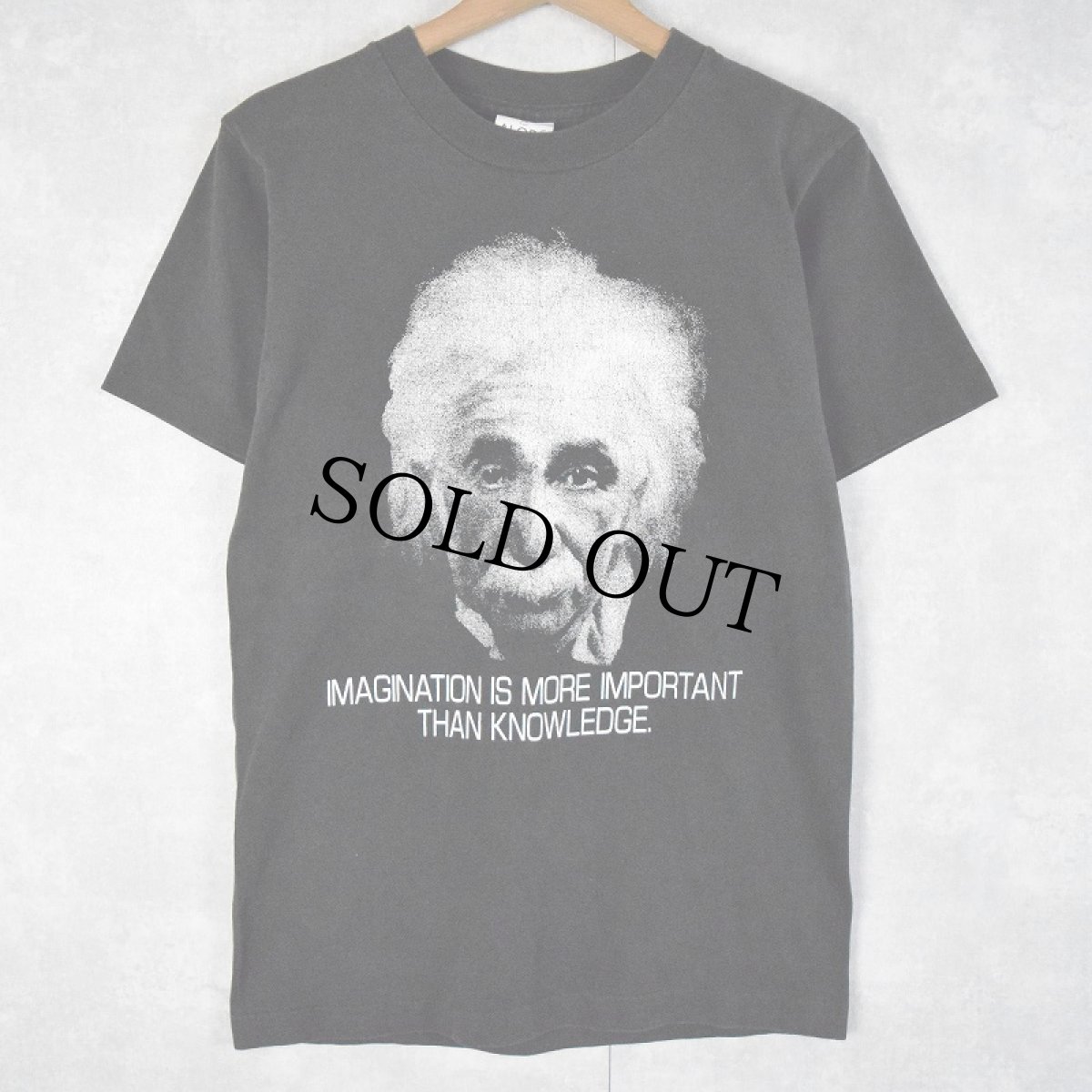 画像1: 90's Albert Einstein USA製 "IMAGINATION IS MORE IMPORTANT THAN KNOWLEDGE" 名言プリントTシャツ S (1)