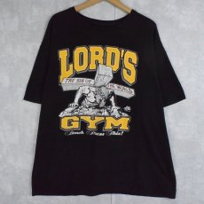 画像1: LORD'S GYM "HIS PAIN YOUR GAIN" ジーザスプリントパロディTシャツ BLACK (1)