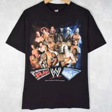 画像1: WWE "RAW vs SMACK DOWN" プロレスラープリントTシャツ BLACK M (1)