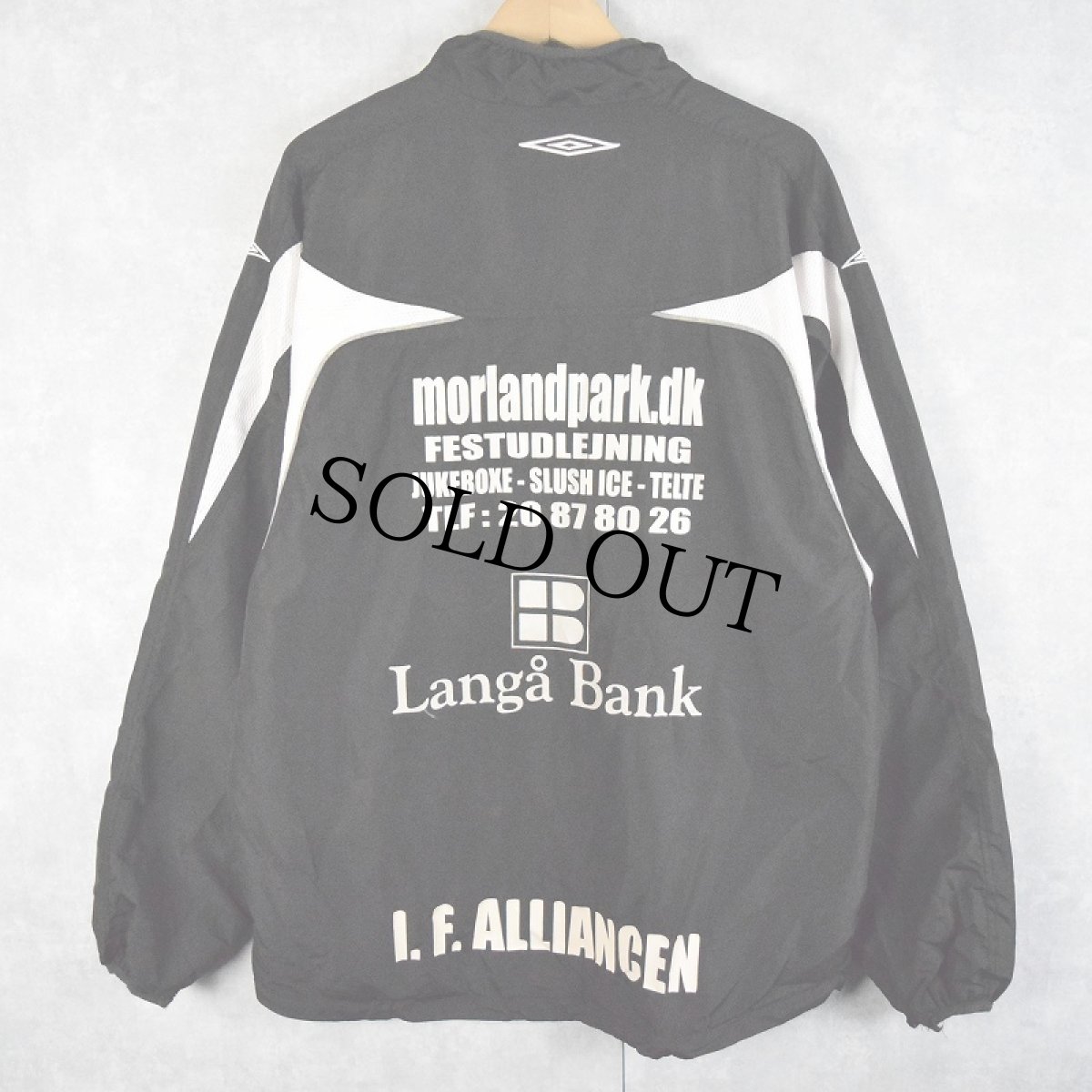 画像2: 2000's UMBRO ロゴ刺繍 メッシュ切り替え プルオーバージャケット BLACK XL (2)