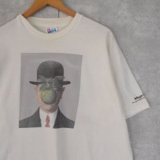 画像1: 90's Rene Magritte USA製 "the son of man" アートプリントTシャツ XL (1)