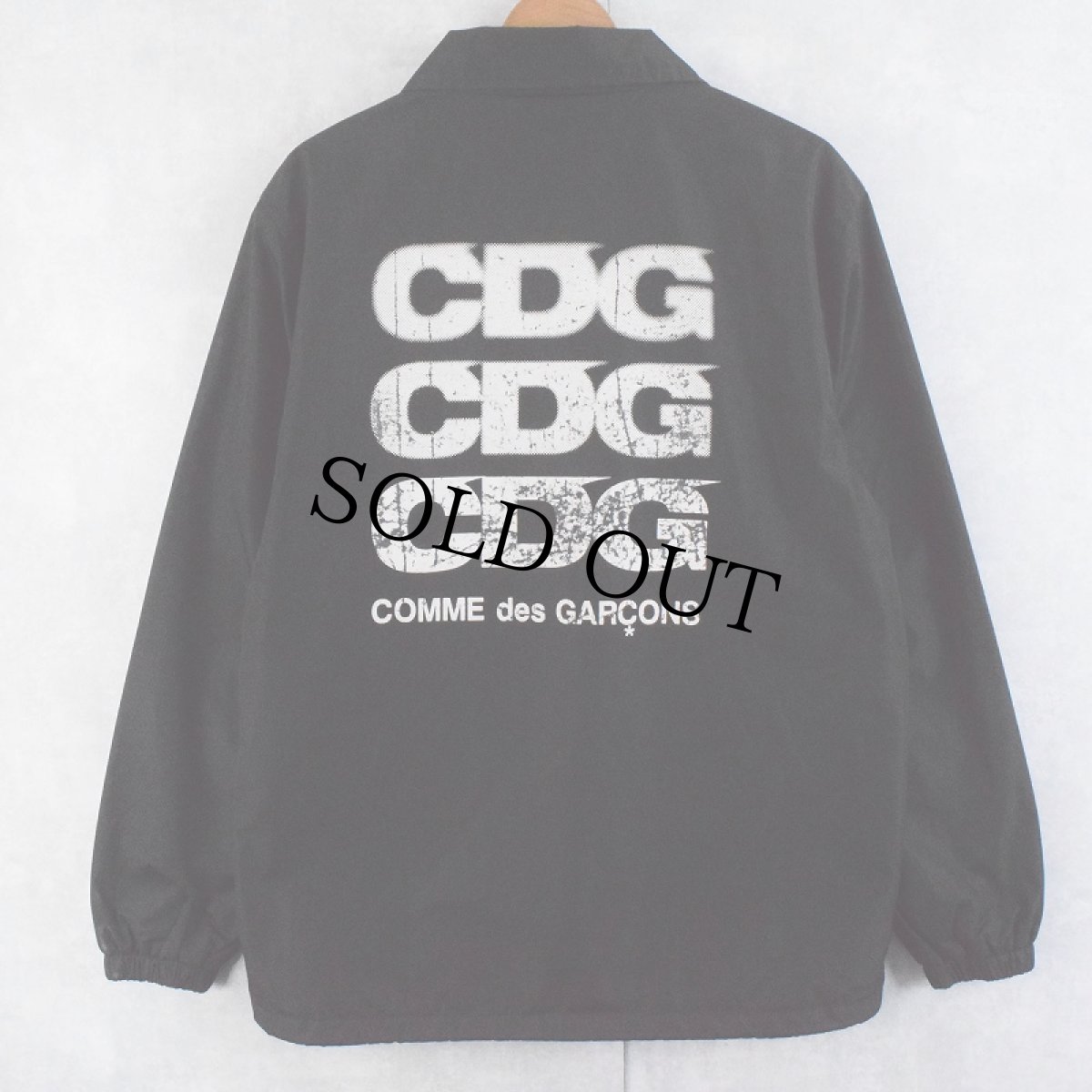 画像1: GOOD DESIGN SHOP COMME des GARCONS "CDG" ロゴプリントコーチジャケット BLACK XL (1)