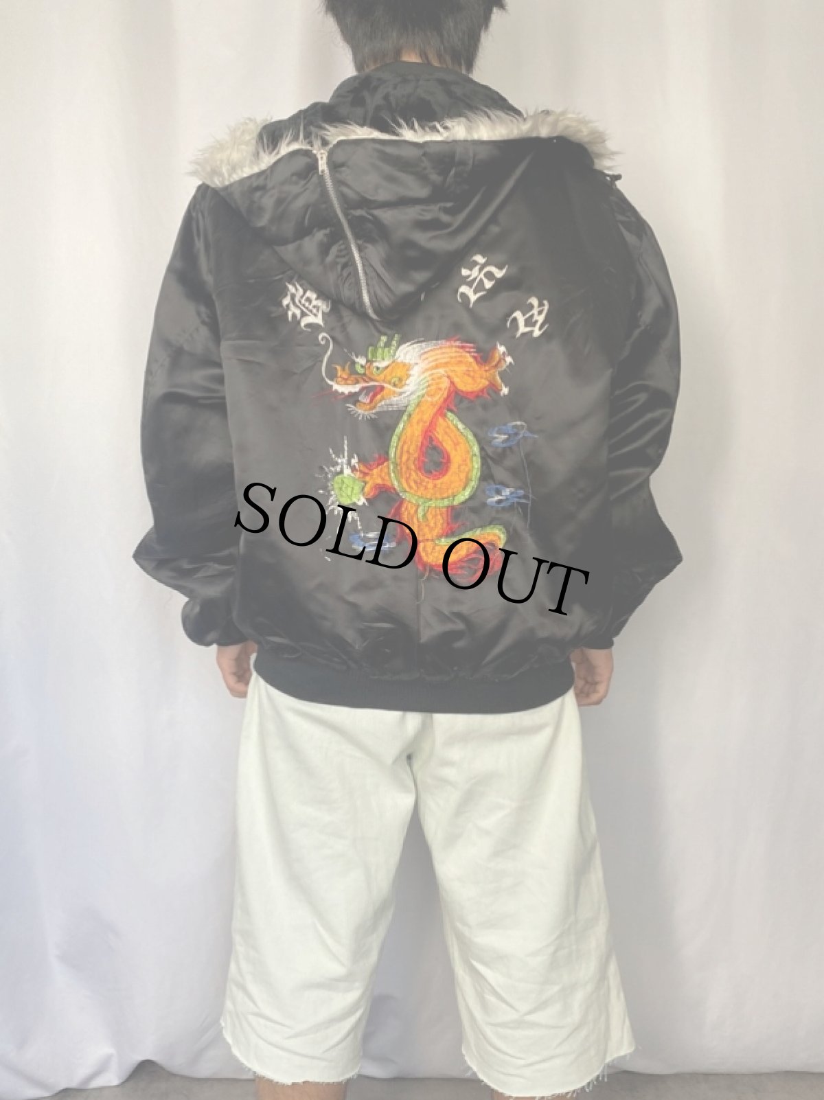 画像4: 90's KOREA製 龍刺繍 ラビットフードサテンジャケット BLACK XL (4)