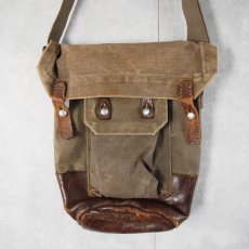 画像1: VINTAGE SWEDISH ARMY ガスマスクバッグ (1)