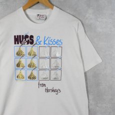 画像1: 90's HERSHEY'S USA製 "HUGS & Kisses" お菓子企業プリントTシャツ L (1)