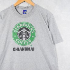 画像1: STARBUCKS COFFE "CHAINGMAI" ロゴプリントTシャツ L (1)