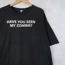 画像1: "HAVE YOU SEEN MY ZOMBIE?" ギミックプリントTシャツ BLACK 2XL (1)
