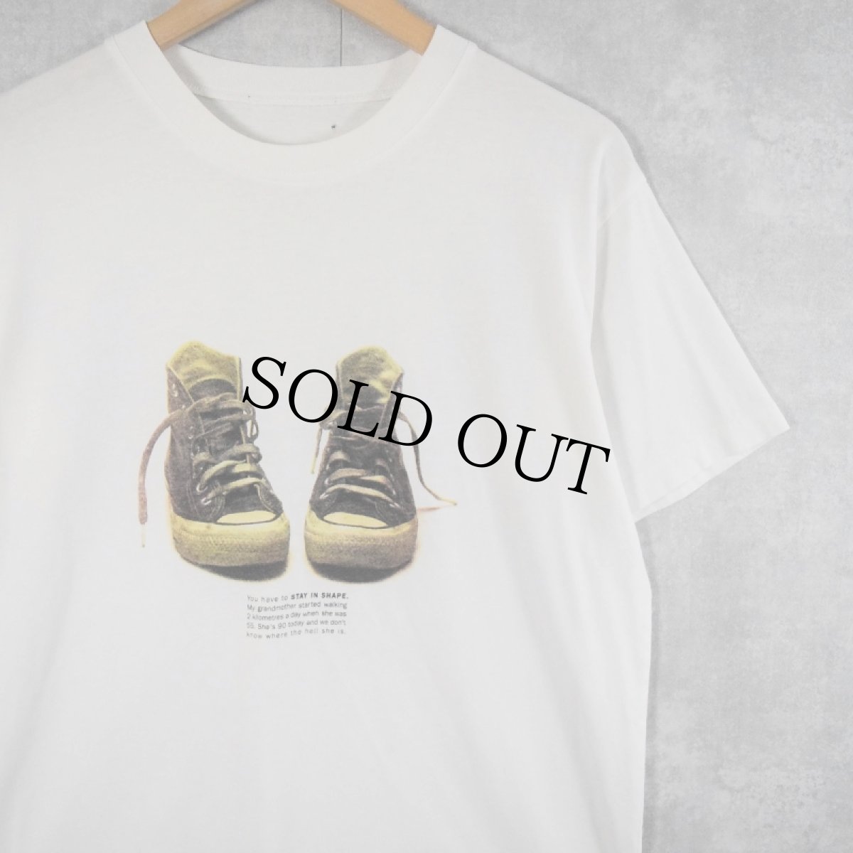 画像1: "YOU HAVE TO STAY IN SHAPE" スニーカープリントTシャツ (1)