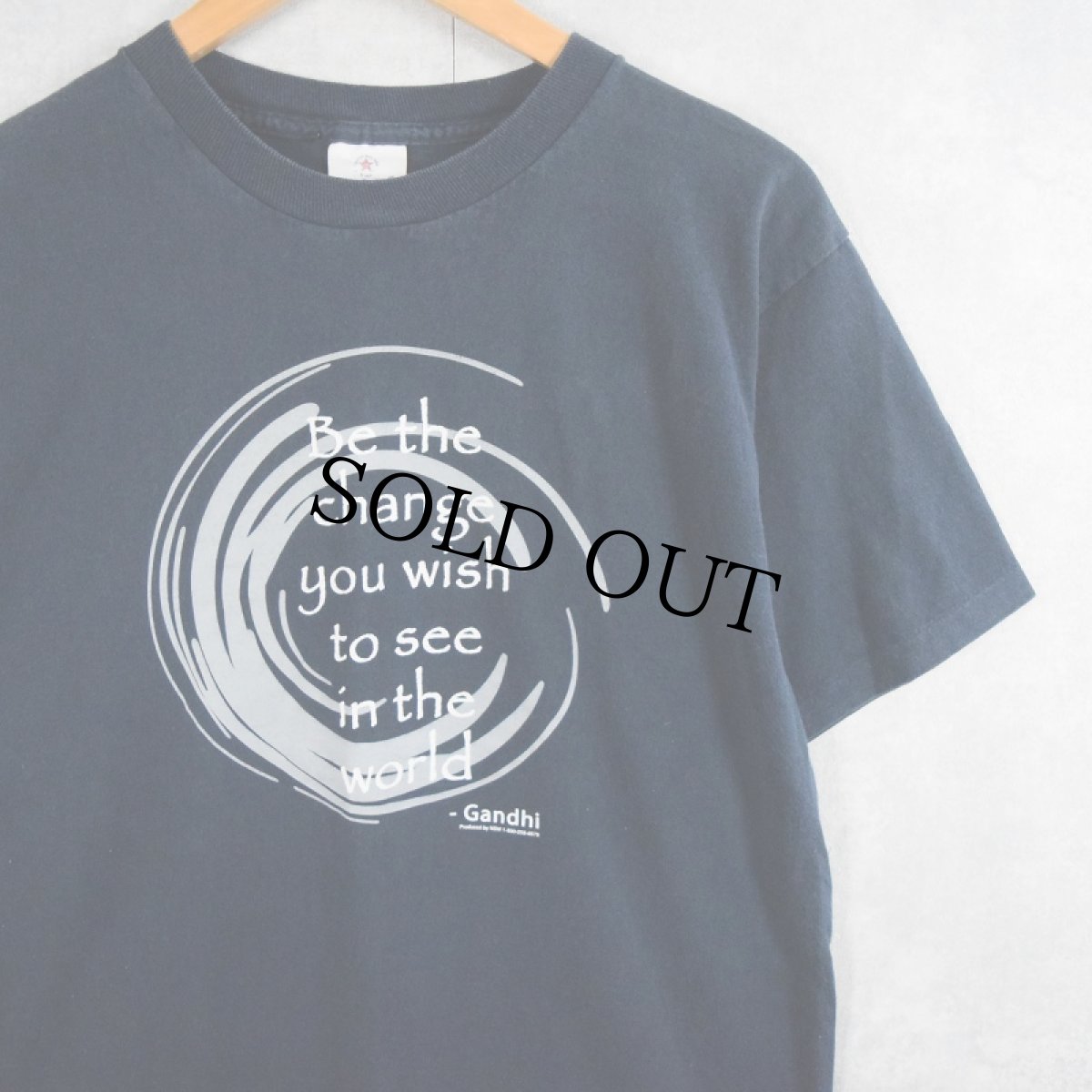 画像1: 90's Gandhi USA製 "Be the change you wish to see in the world" 名言プリントTシャツ NAVY M (1)