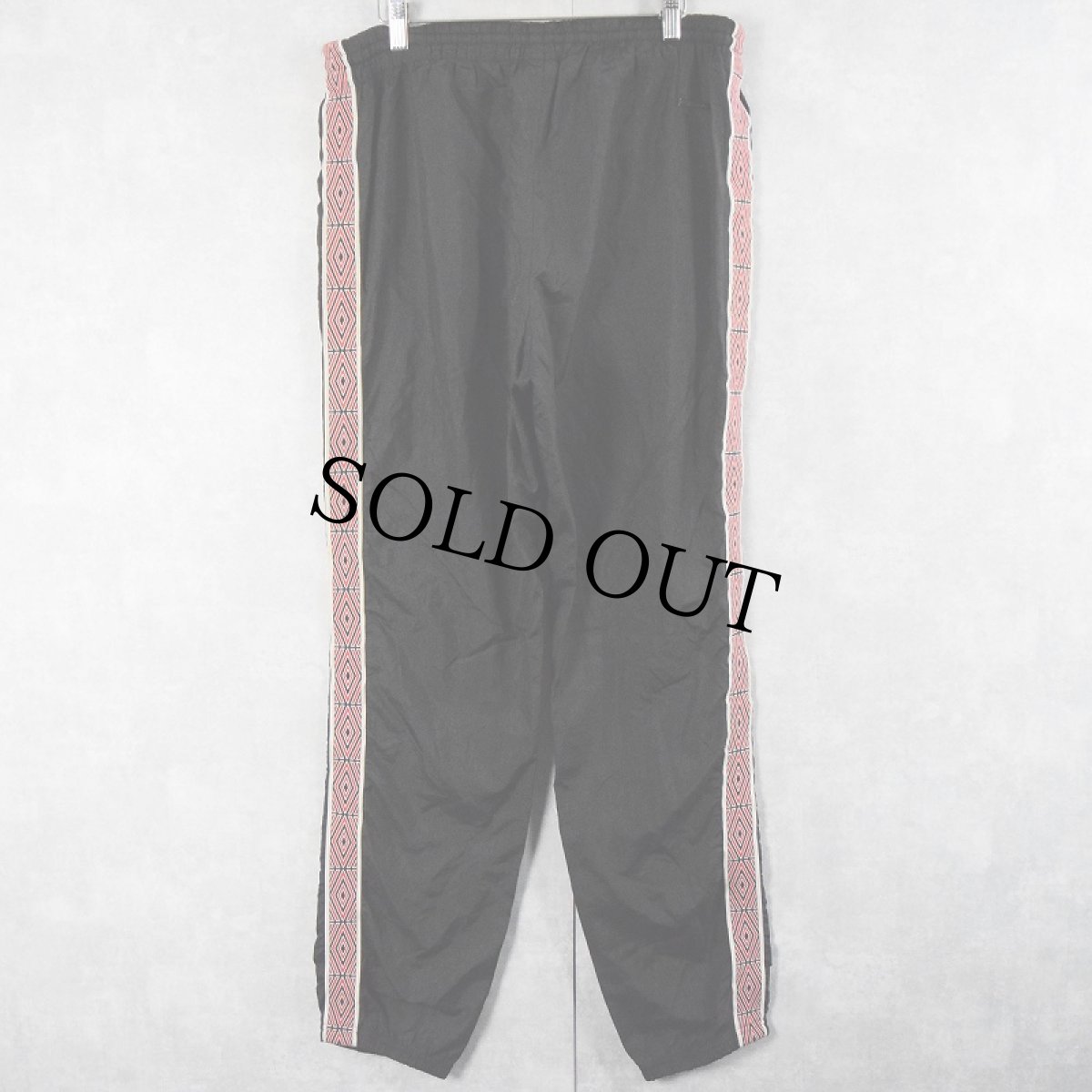 画像2: UMBRO サイドライン ナイロントラックパンツ BLACK L (2)