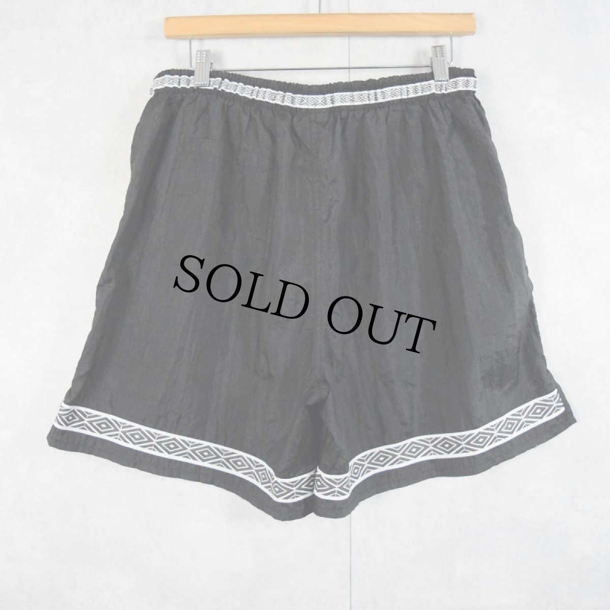 画像2: 90's UMBRO ロゴ刺繍 ナイロンイージーショーツ BLACK L (2)