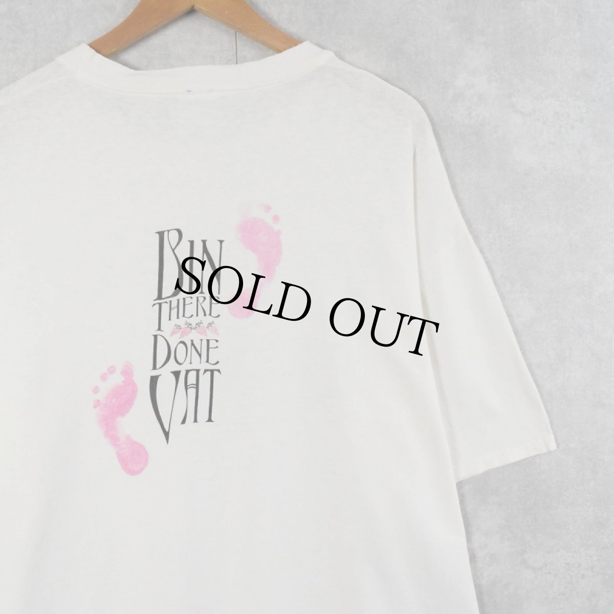 画像2: "HEAR ABOUT THE OPENING OF THE NEW WINE CELLAR AT 360?" イラストプリントTシャツ XL (2)