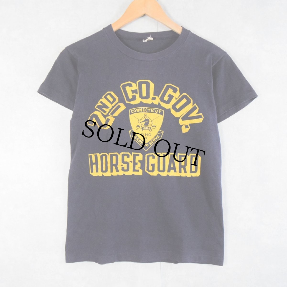 画像1: 50〜60's Champion 小文字ランタグ "2ND CO.GOV. HORSE GUARD" フロッキープリントTシャツ NAVY M (1)