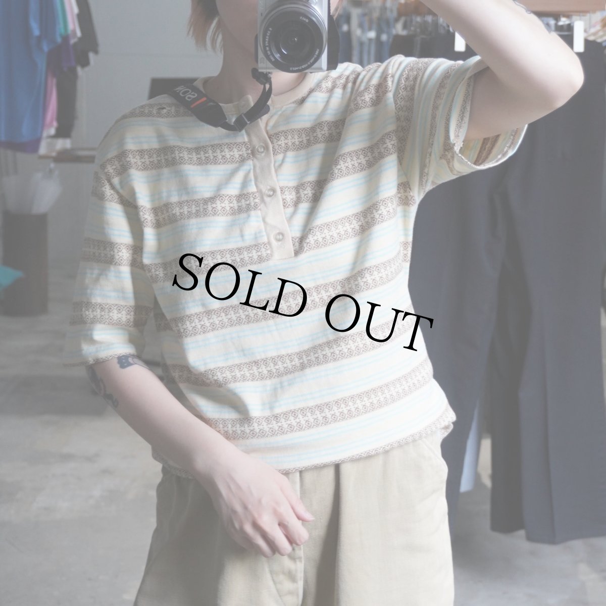 画像2: 60〜70's Career Club USA製 ジャガードボーダー柄 ヘンリーネックTシャツ L (2)