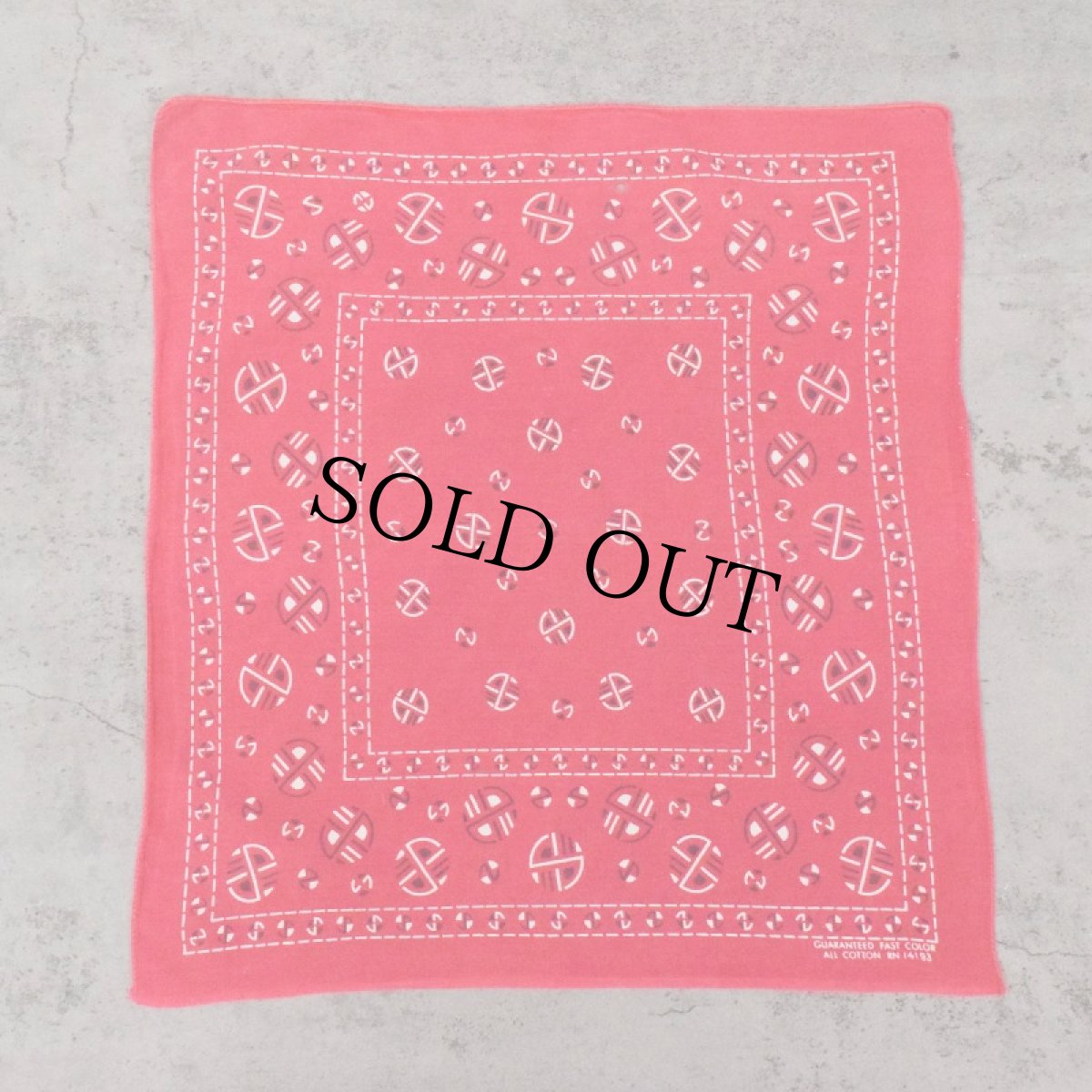 画像2: 60's GUARANTEED FAST COLOR 車輪柄 バンダナ (2)