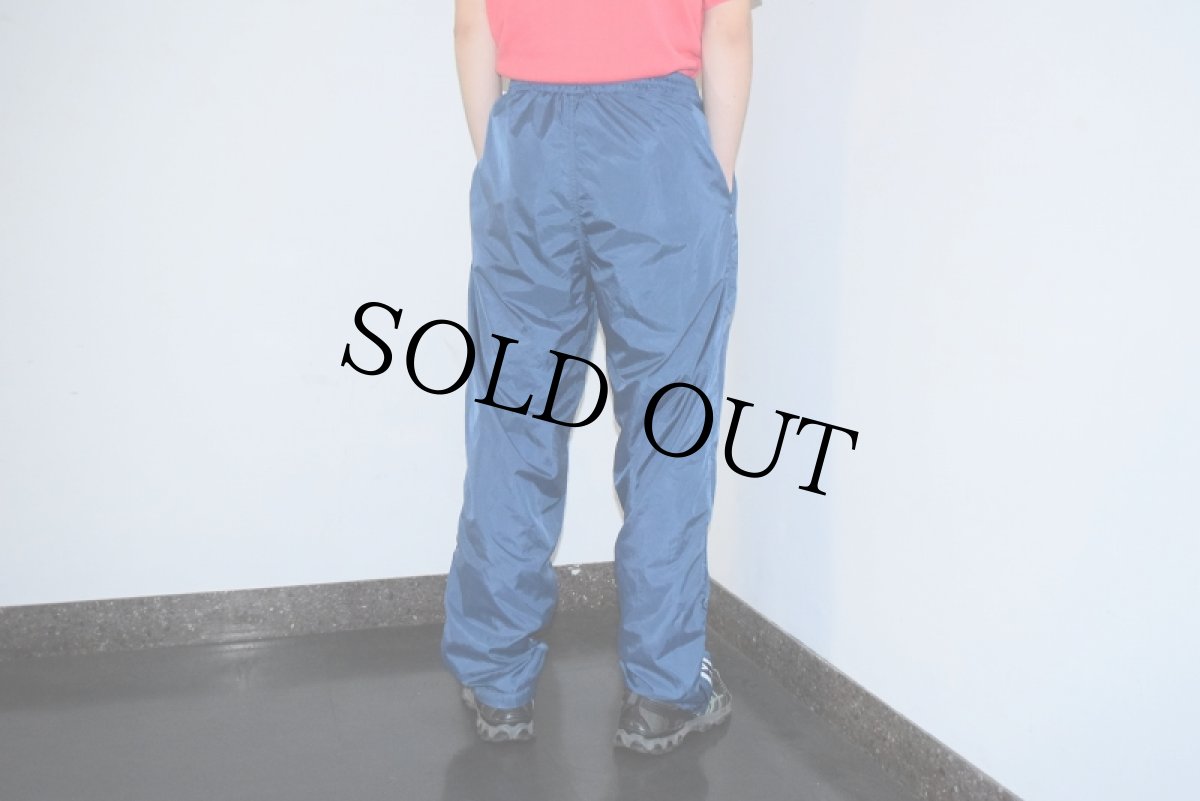 画像4: 90's UMBRO ロゴ刺繍 テープデザイン ナイロントラックパンツ M (4)