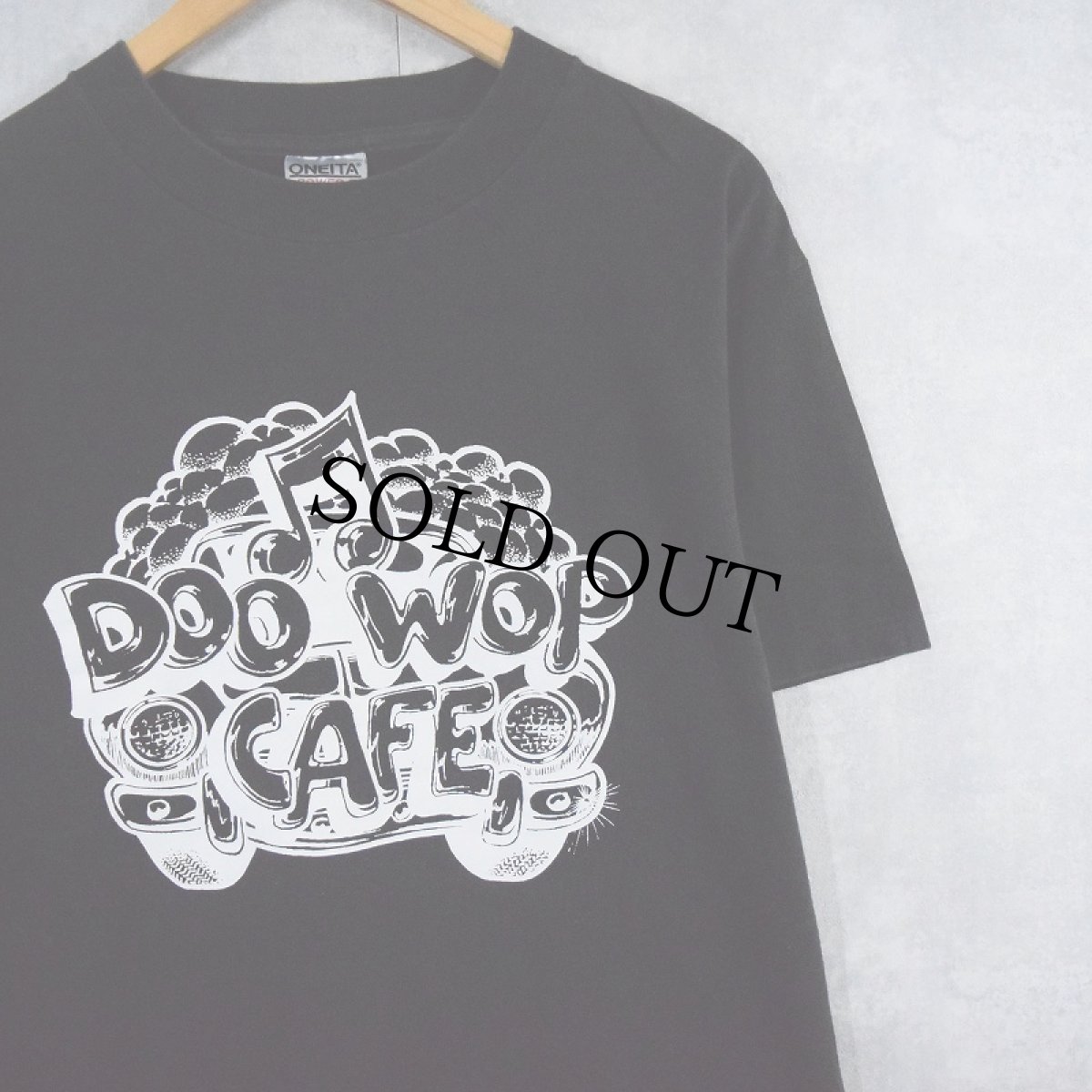 画像1: 90's USA製 "DOOWOP CAFE" プリントTシャツ BLACK L (1)