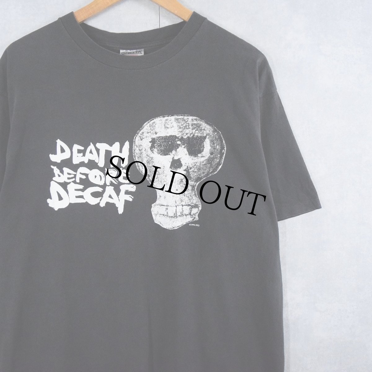 画像1: 90's "DEATH BEFORE DECAF" スカルプリントTシャツ BLACK XL (1)