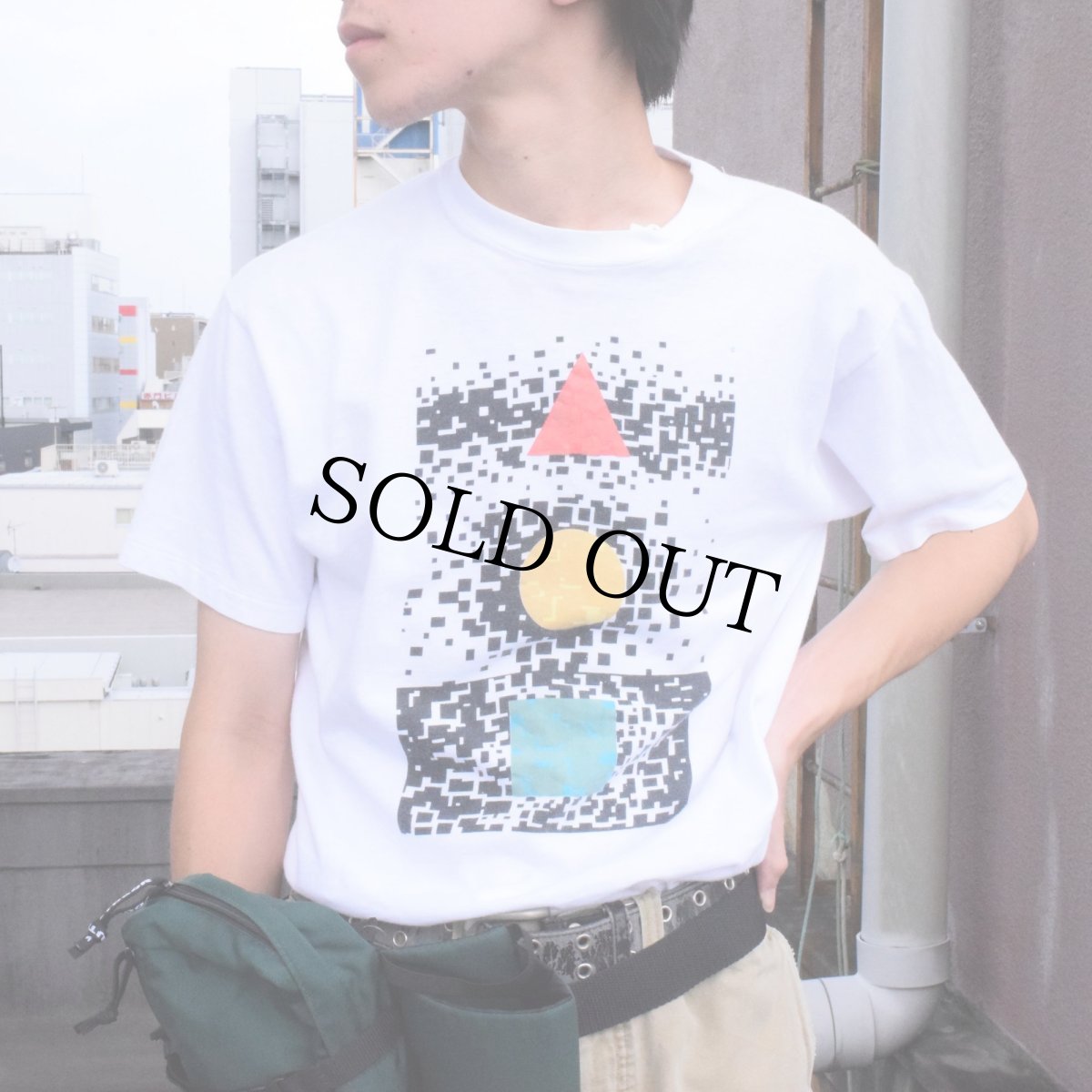 画像2: 90's 幾何学柄 プリントTシャツ (2)