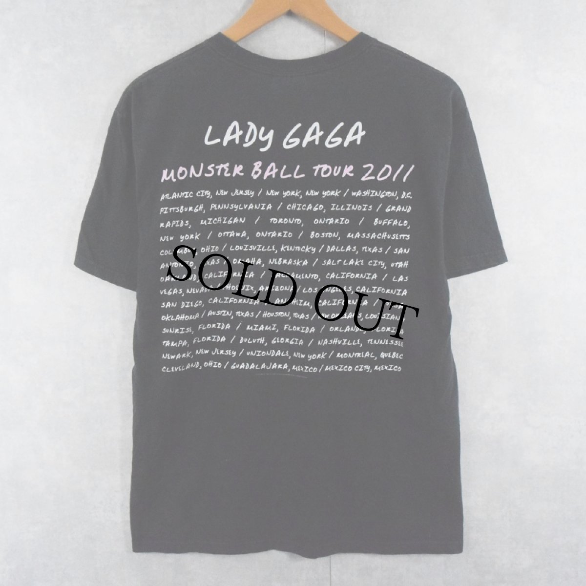 画像2: 2011 LADY GAGA "MONSTER BALL TOUR" ミュージシャンツアーTシャツ M (2)