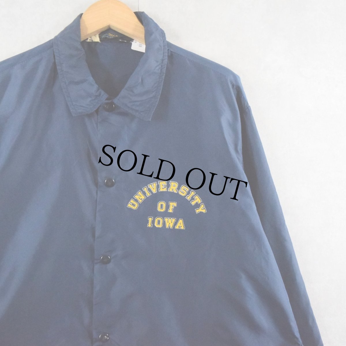 画像1: 70's Champion PRODUCTSタグ "UNIVERSITY OF IOWA" ナイロンコーチジャケット NAVY XL (1)