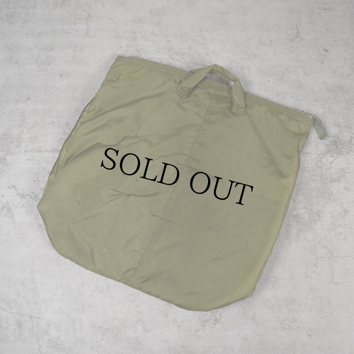 画像2: 80's U.S.ARMY ナイロン ヘルメットバッグ (2)