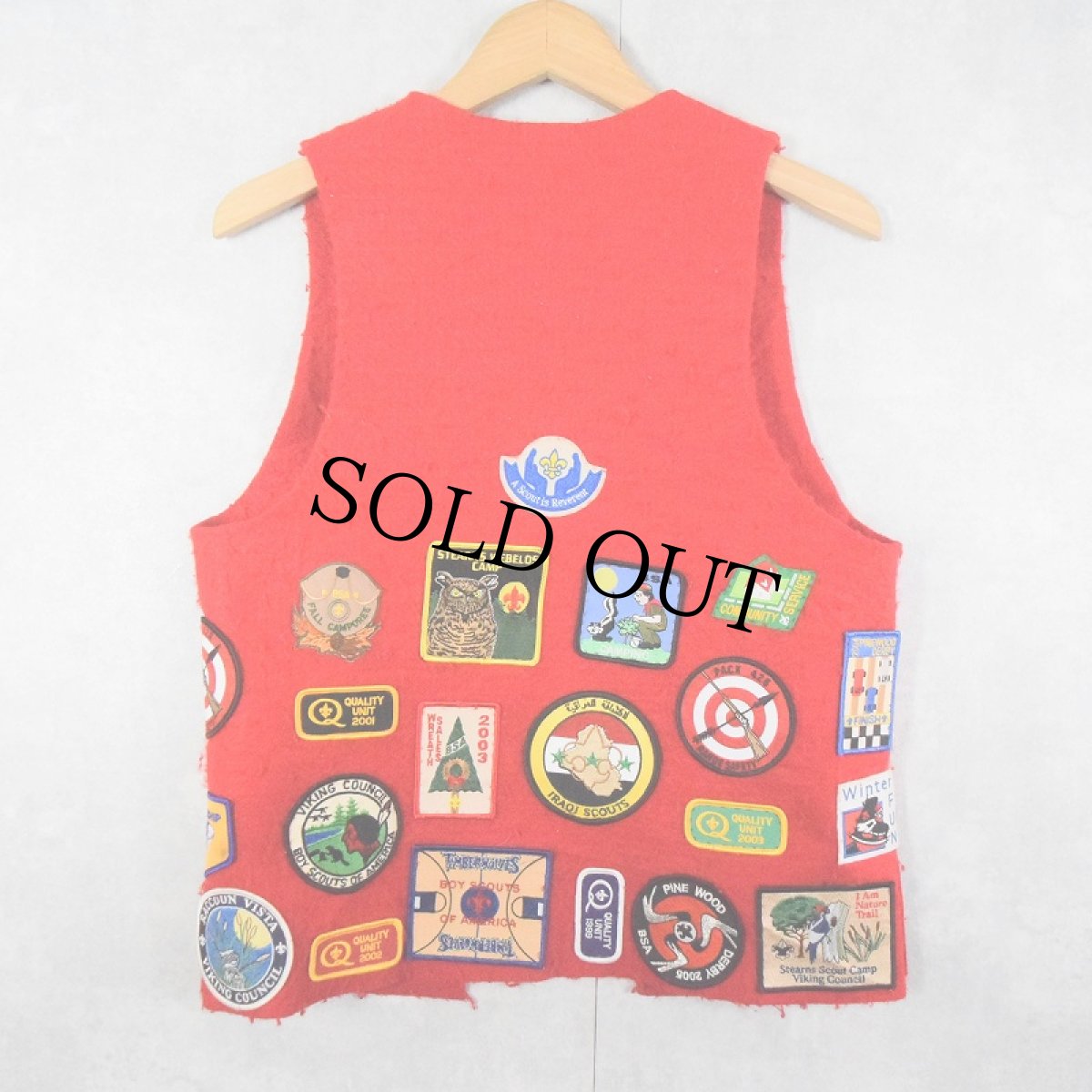 画像2: ハンドメイド ワッペン付き フェルトベスト (2)