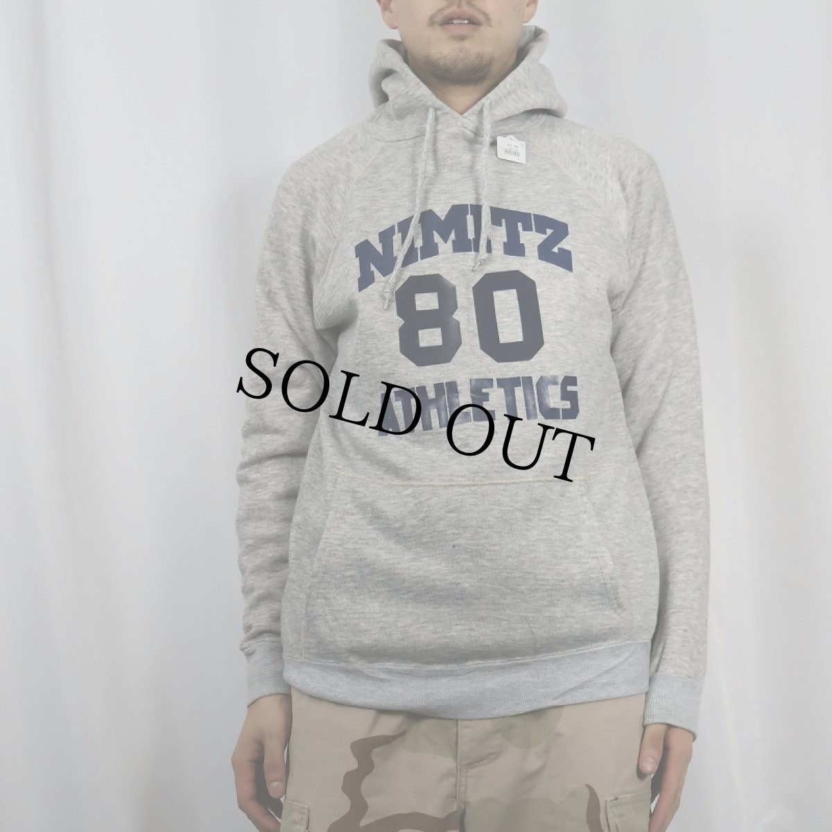 画像2: 70〜80's USA製 "NIMITZ 80 ATHLETICS" ラバープリント ラグランスウェットフーディー L (2)