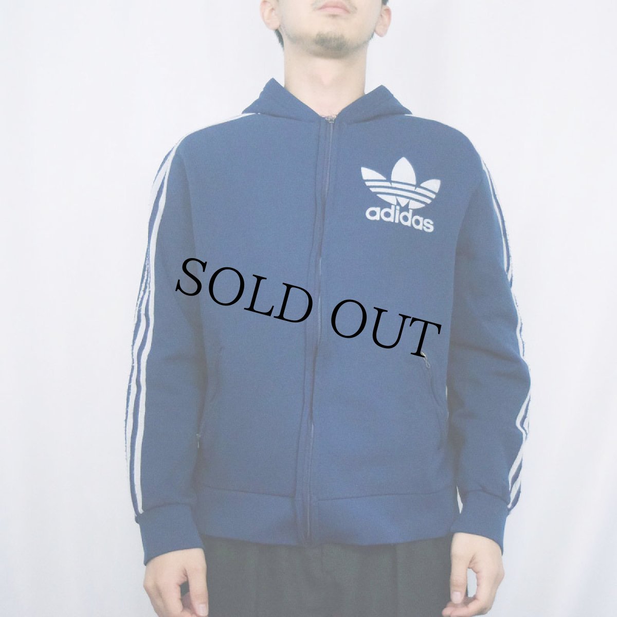 画像2: 70's adidas FRANCE製 ロゴフロッキープリント フード付き トラックジャケット NAVY (2)