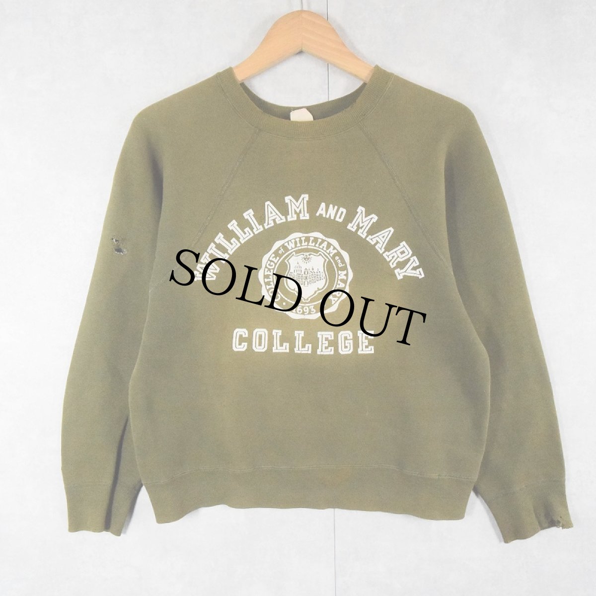 画像1: 60's Champion C中ランタグ USA製 "WILLIAM AND MARY" フロッキープリント ラグランスウェット S (1)