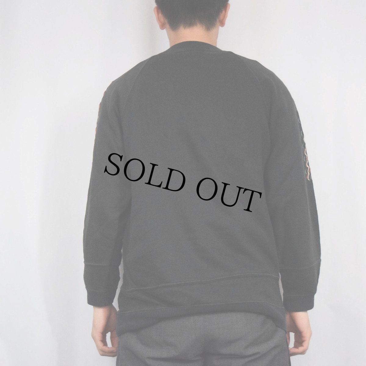 画像3: NAF NAF 刺繍入り ラグランスウェット BLACK (3)