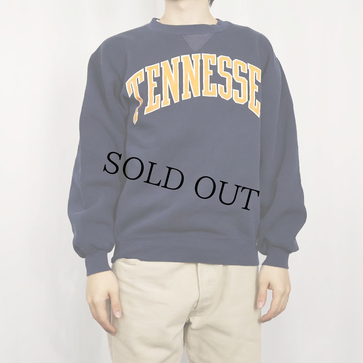 画像2: 90's RUSSELL ATHLETIC USA製 "TENNESSEE" 前V プリントスウェット M (2)