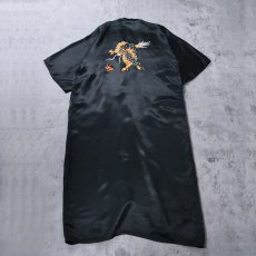 画像2: 80's 龍刺繍 レーヨンガウン BLACK XL (2)