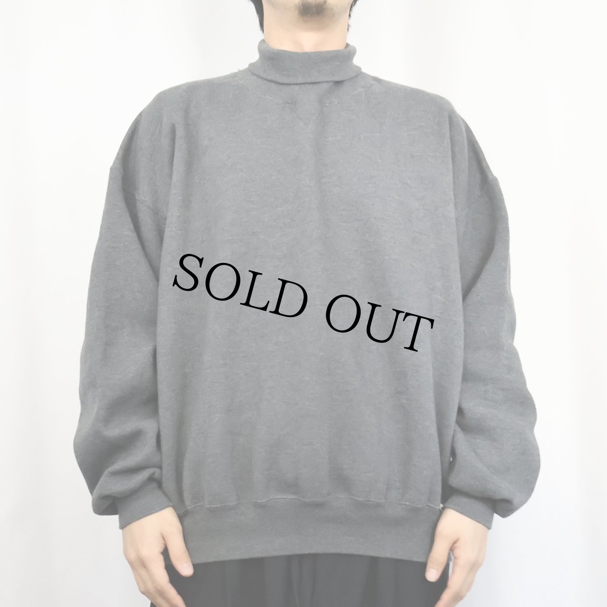 画像2: 90's RUSSELL ATHLETIC USA製 前V 無地タートルネックスウェット XXL (2)